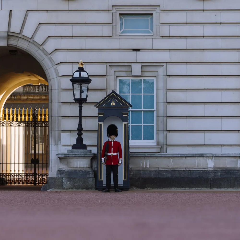 buckingham palace royal parks and palaces walk london