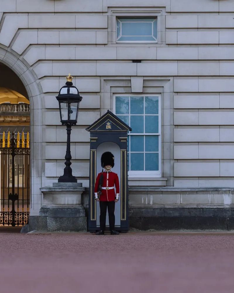 buckingham palace royal parks and palaces walk london