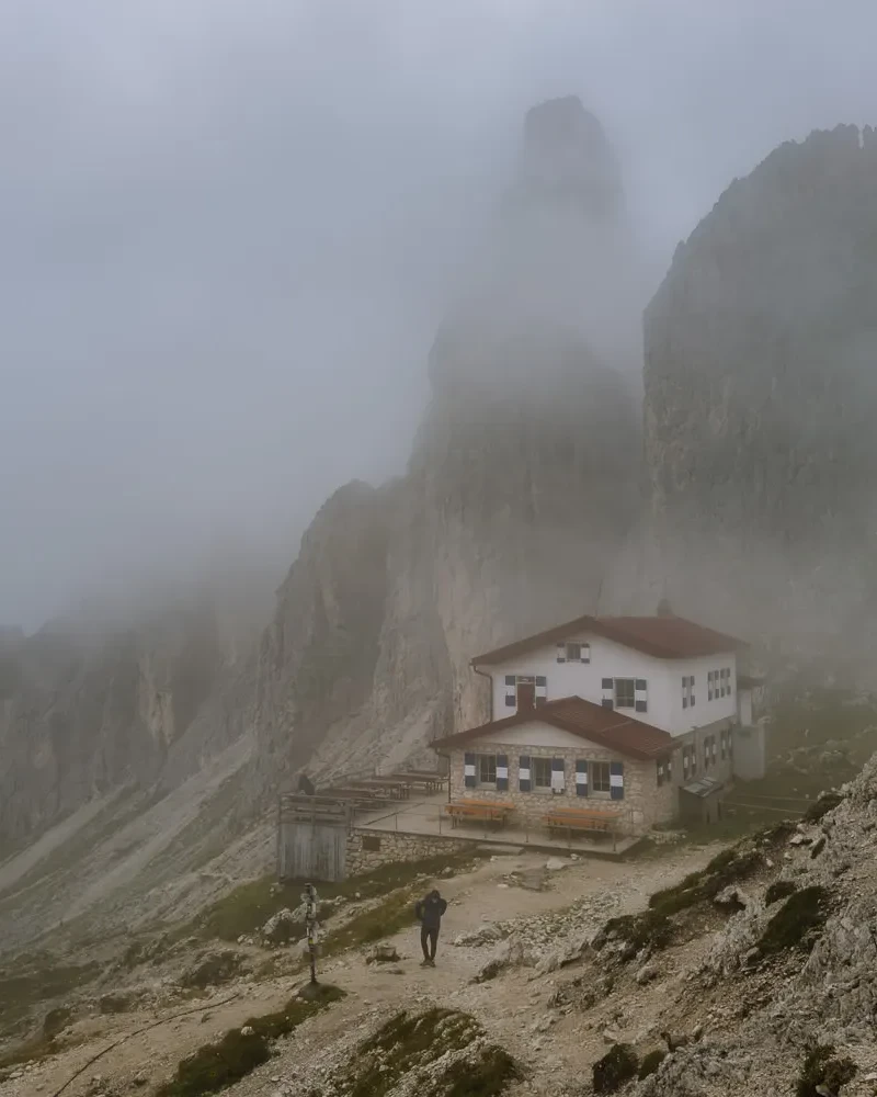 Rifugio Fratelli Fonda Savio in the mist
