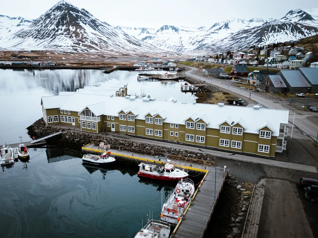 exterior of the siglo hotel in winter