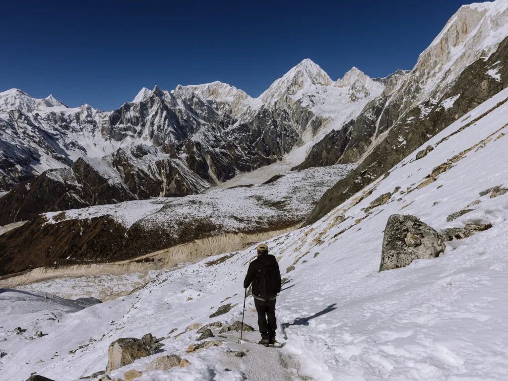 descending larke pass manaslu circuit day 10