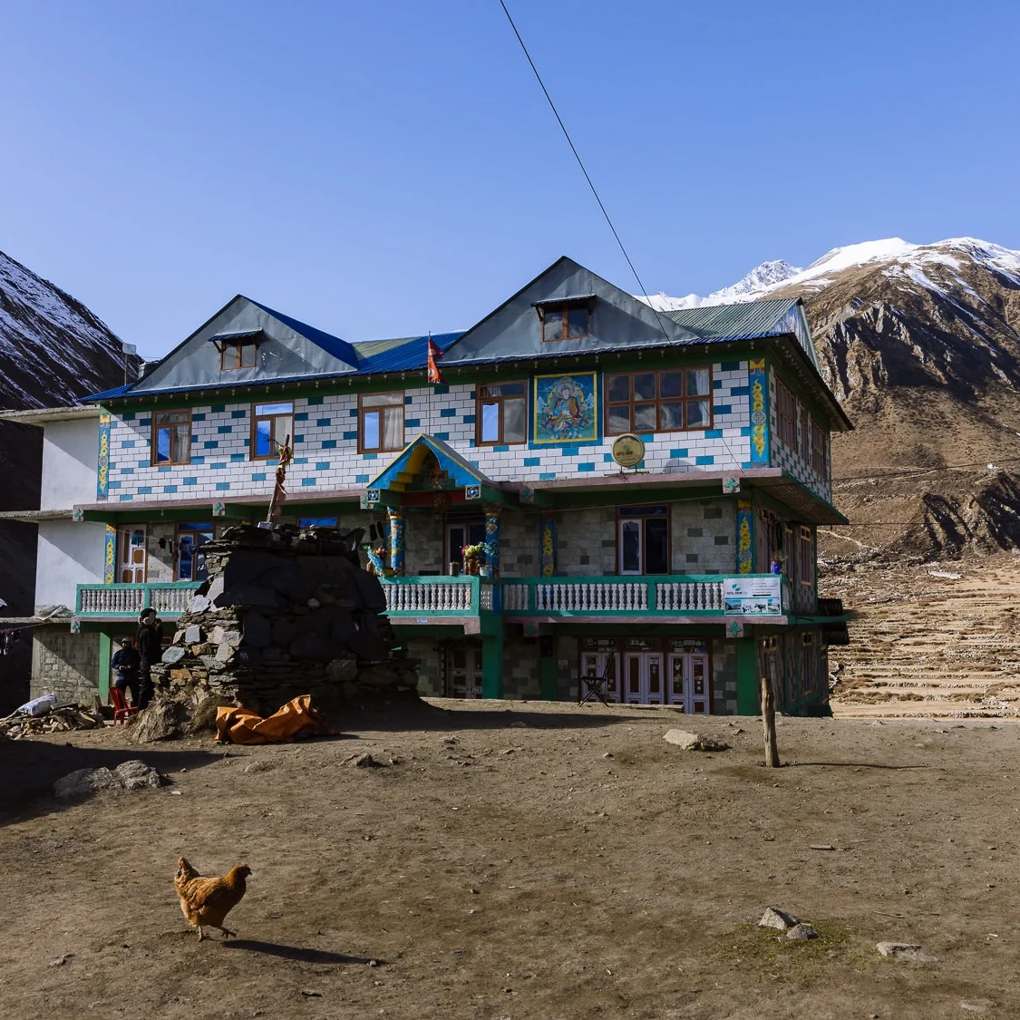 nepalese tea house on the manaslu circuit