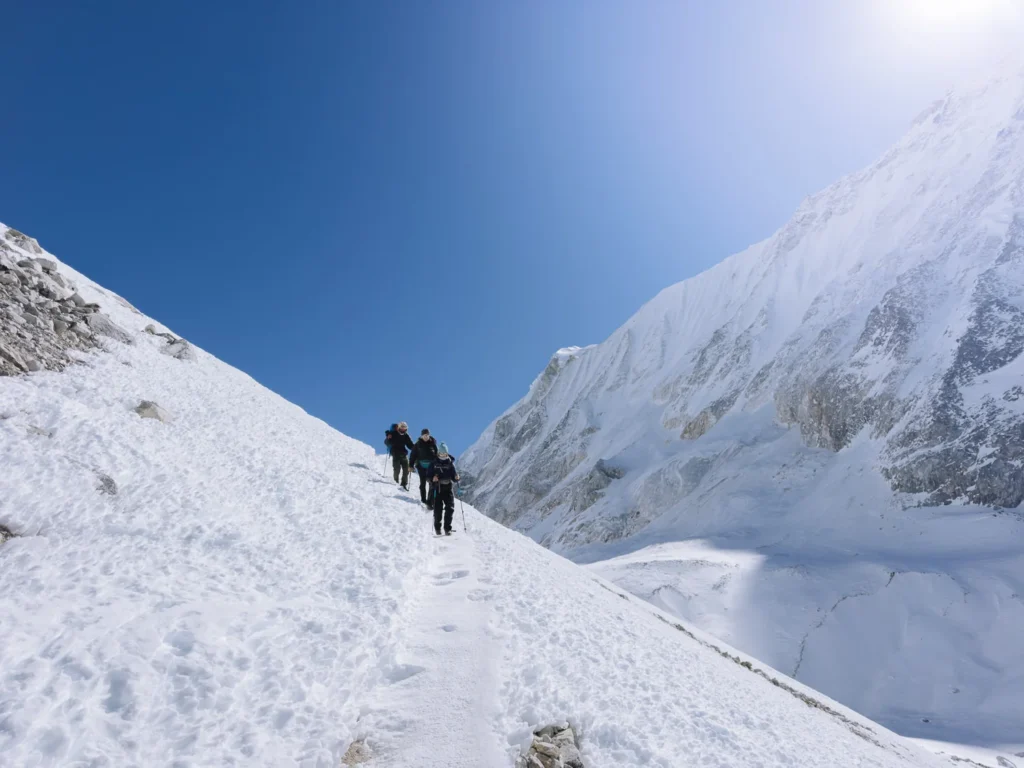 hiking the larke pass manaslu nepal himalayas