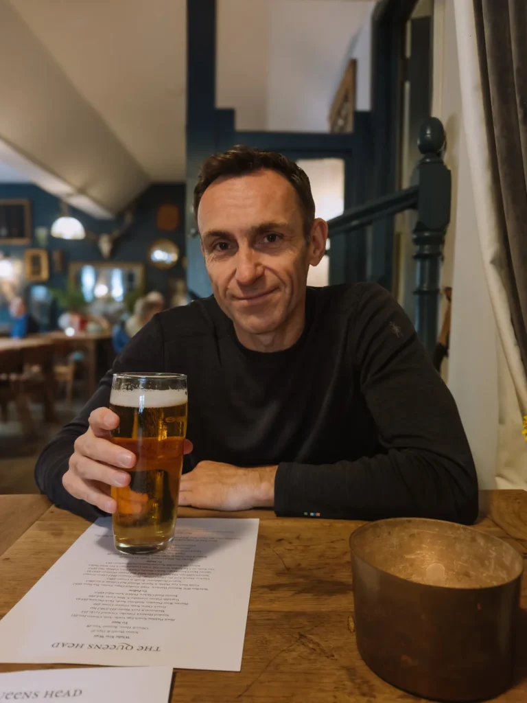 mark having a pint at the queens head in little marlow in the chilterns