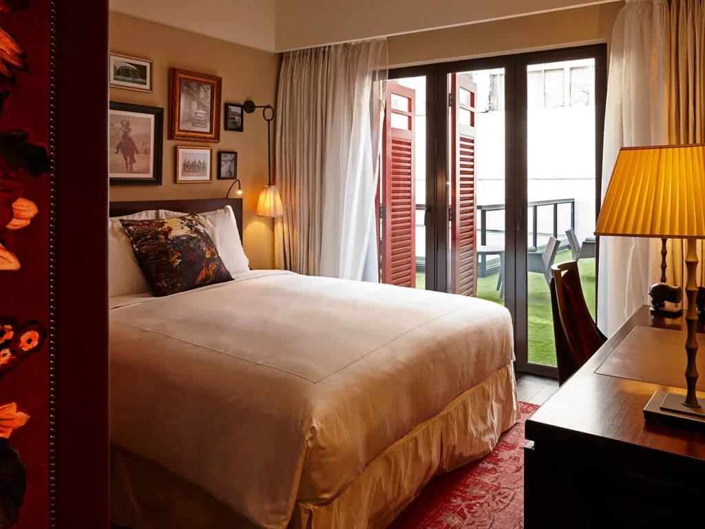 room in the vagabond club hotel singapore