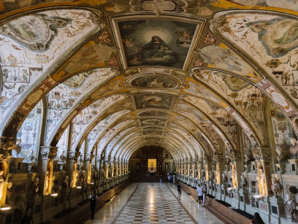 barrel vaulted ceiling in the Antiquarium, Munich residenz