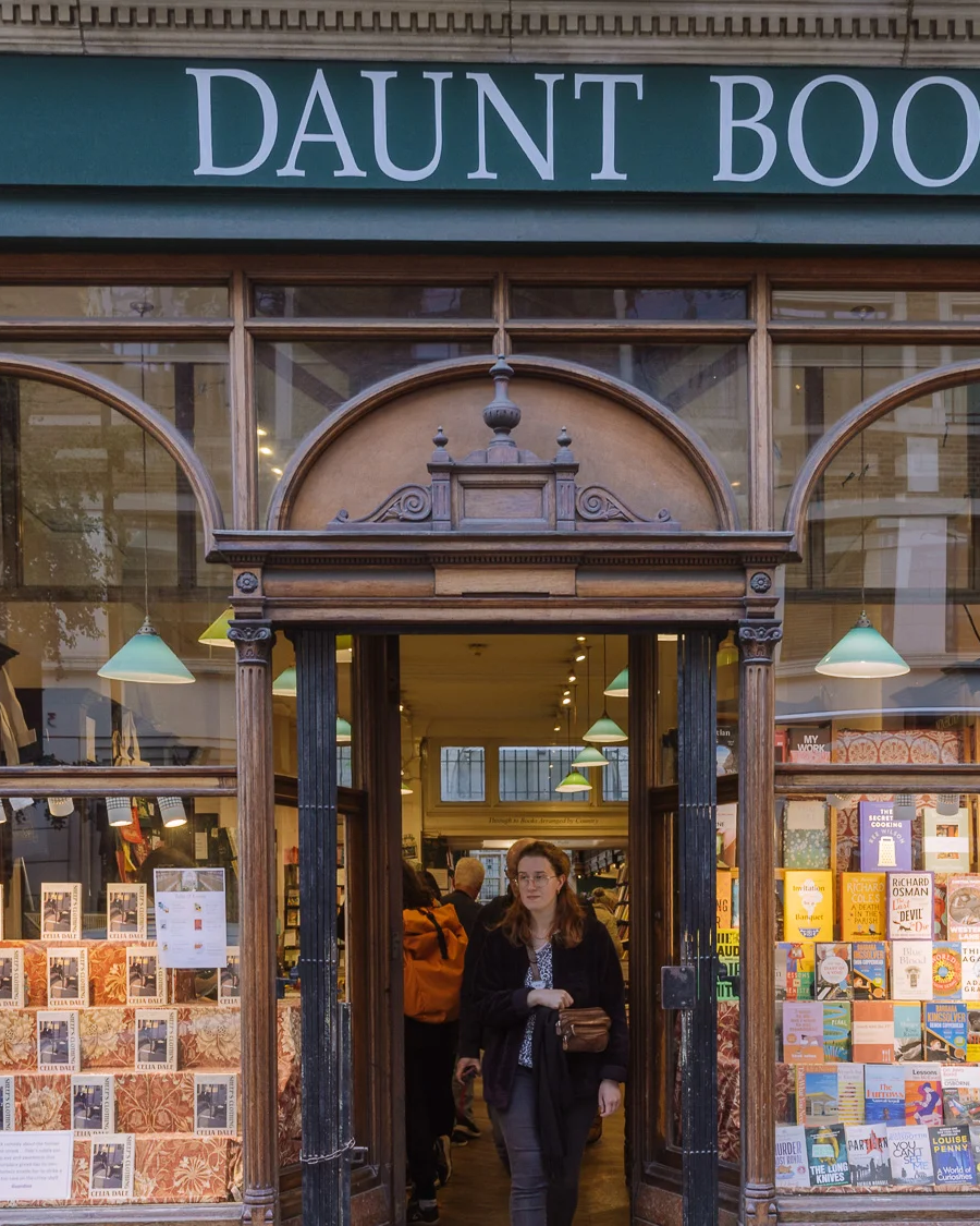 Marylebone Daunt Books uai