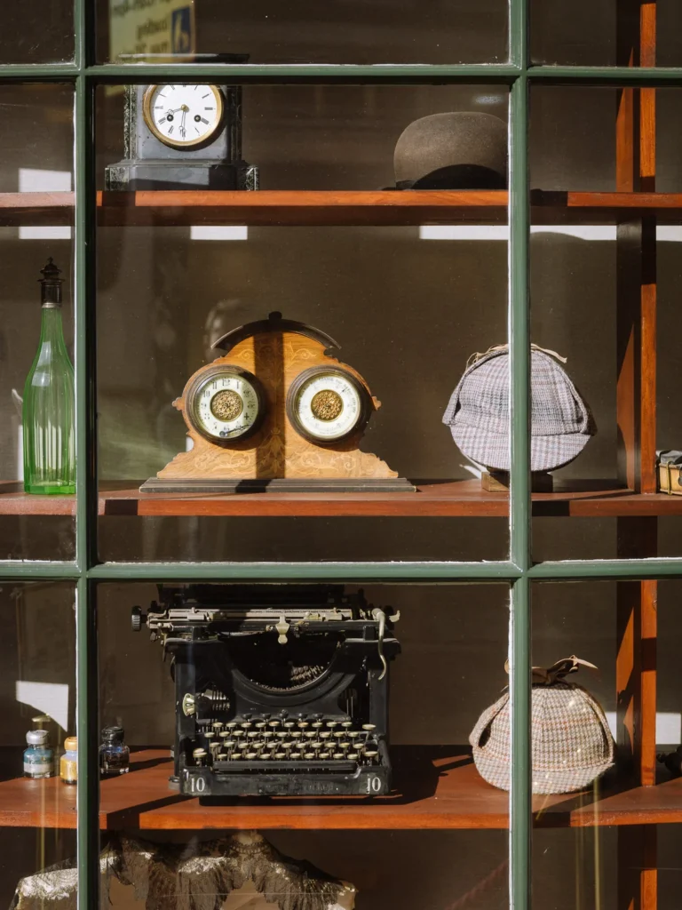 The front window of the Sherlock Holmes Museum with paraphernalia such as Holmes' Deerstalker hat and typewriter.