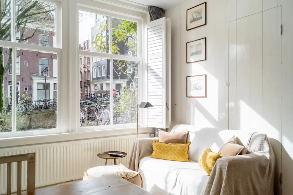 canal apartment amsterdam